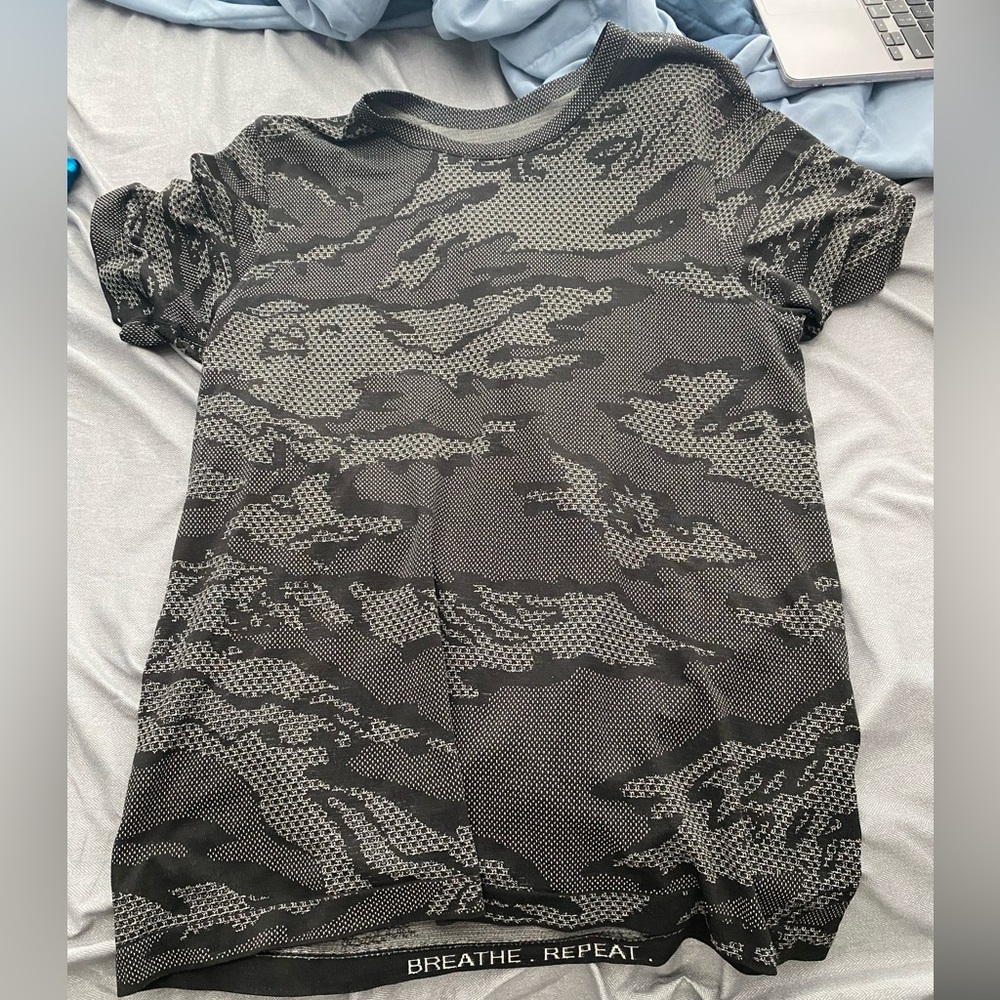 Mens lululemon top